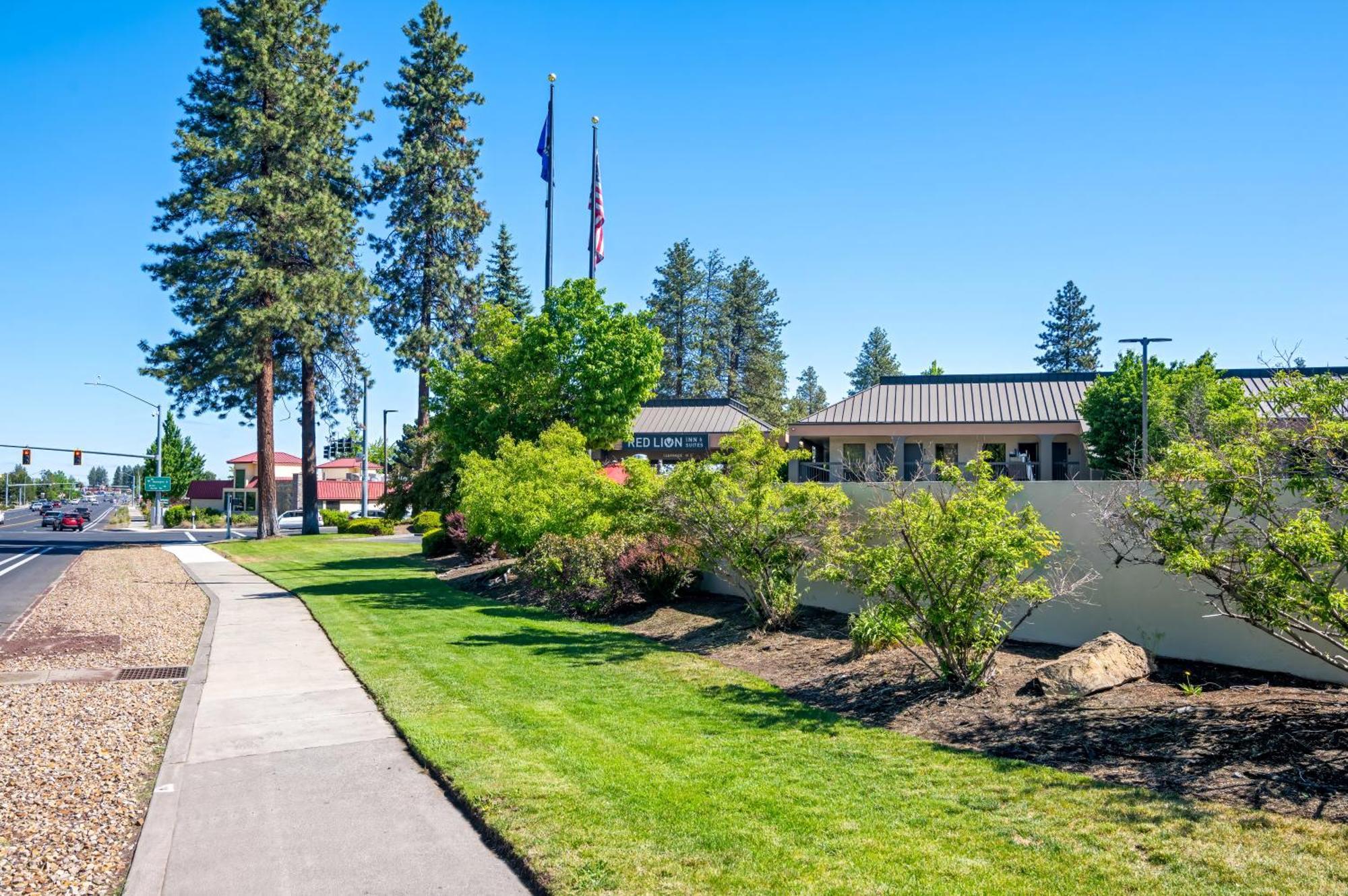 Red Lion Inn & Suites Deschutes River - Bend Dış mekan fotoğraf
