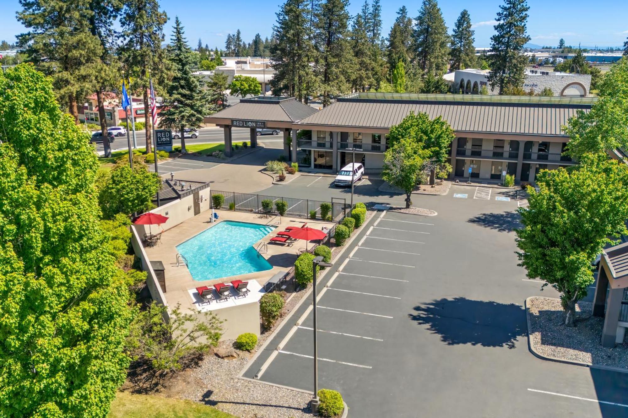 Red Lion Inn & Suites Deschutes River - Bend Dış mekan fotoğraf