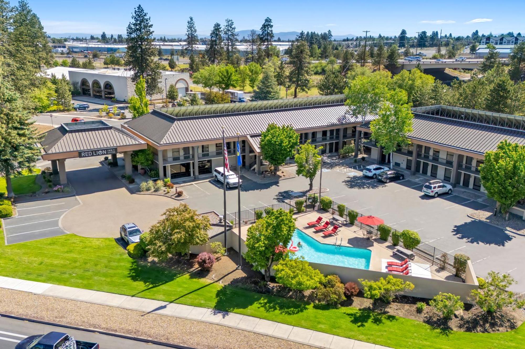 Red Lion Inn & Suites Deschutes River - Bend Dış mekan fotoğraf