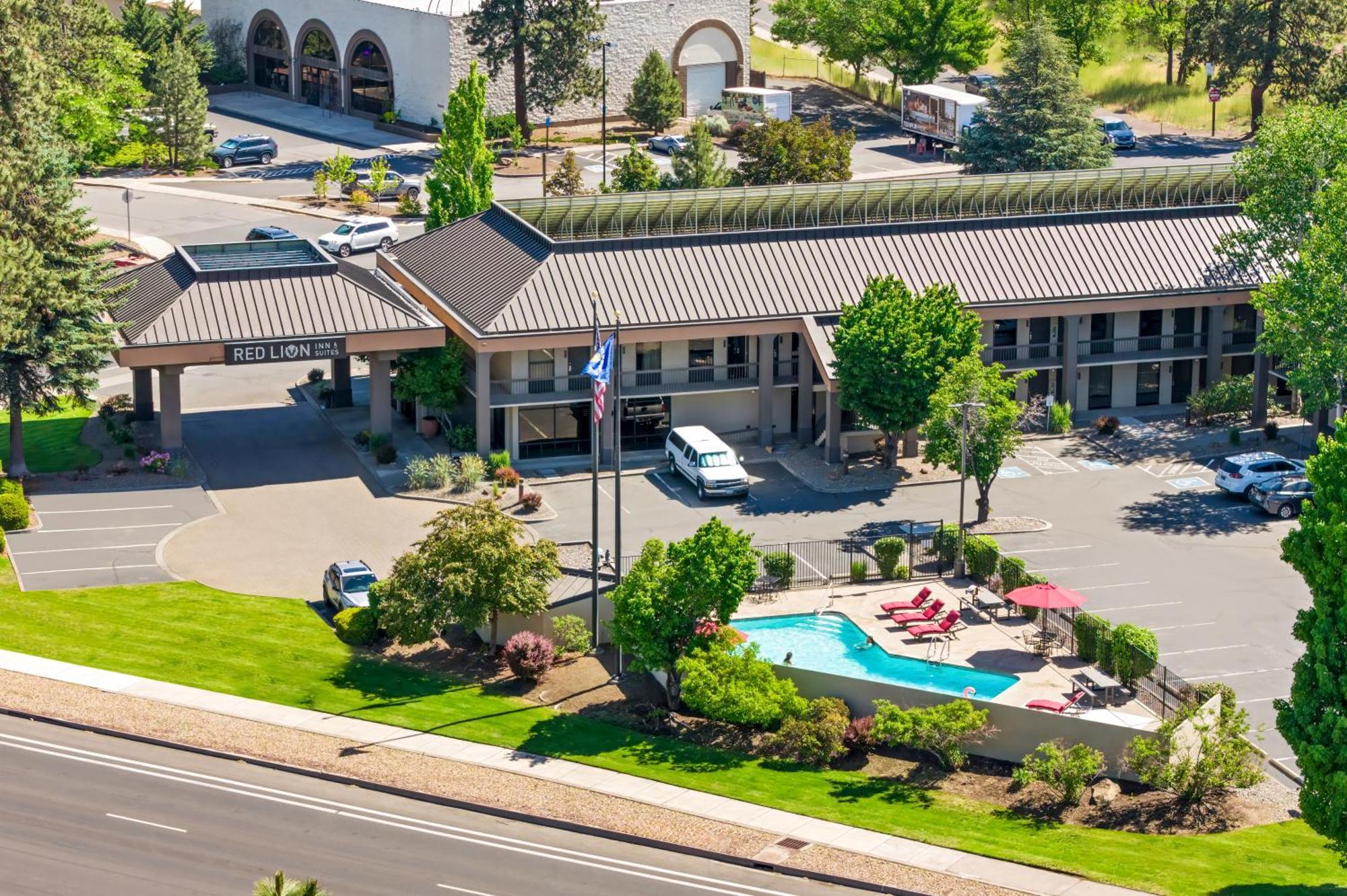 Red Lion Inn & Suites Deschutes River - Bend Dış mekan fotoğraf
