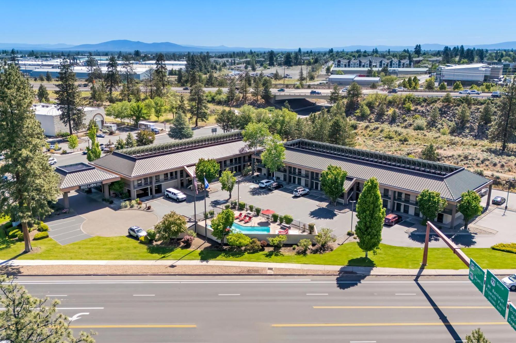 Red Lion Inn & Suites Deschutes River - Bend Dış mekan fotoğraf