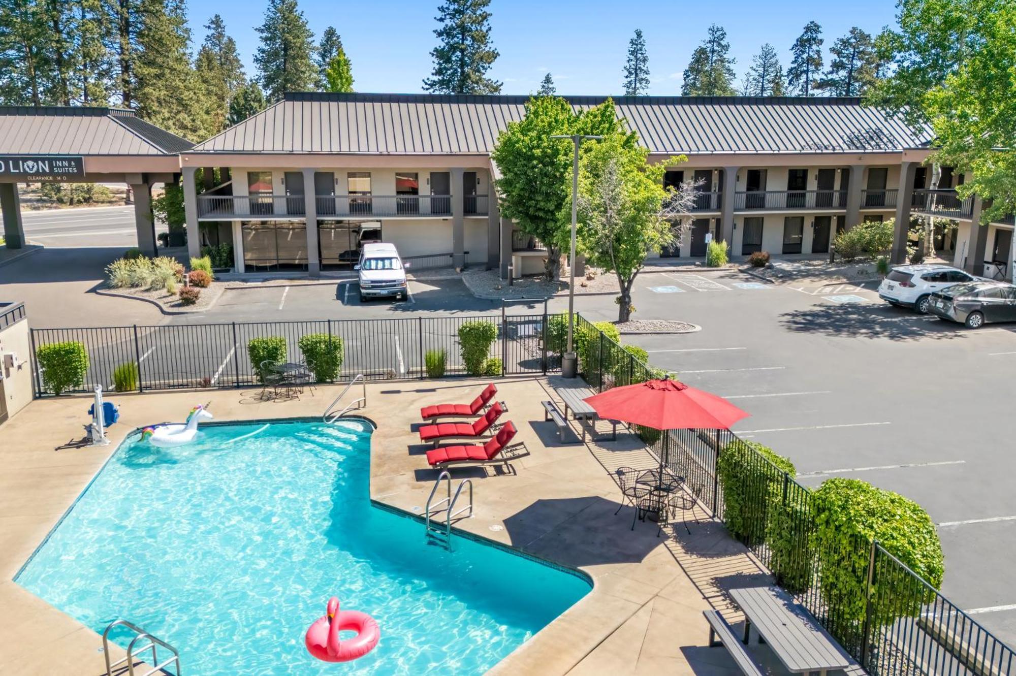 Red Lion Inn & Suites Deschutes River - Bend Dış mekan fotoğraf