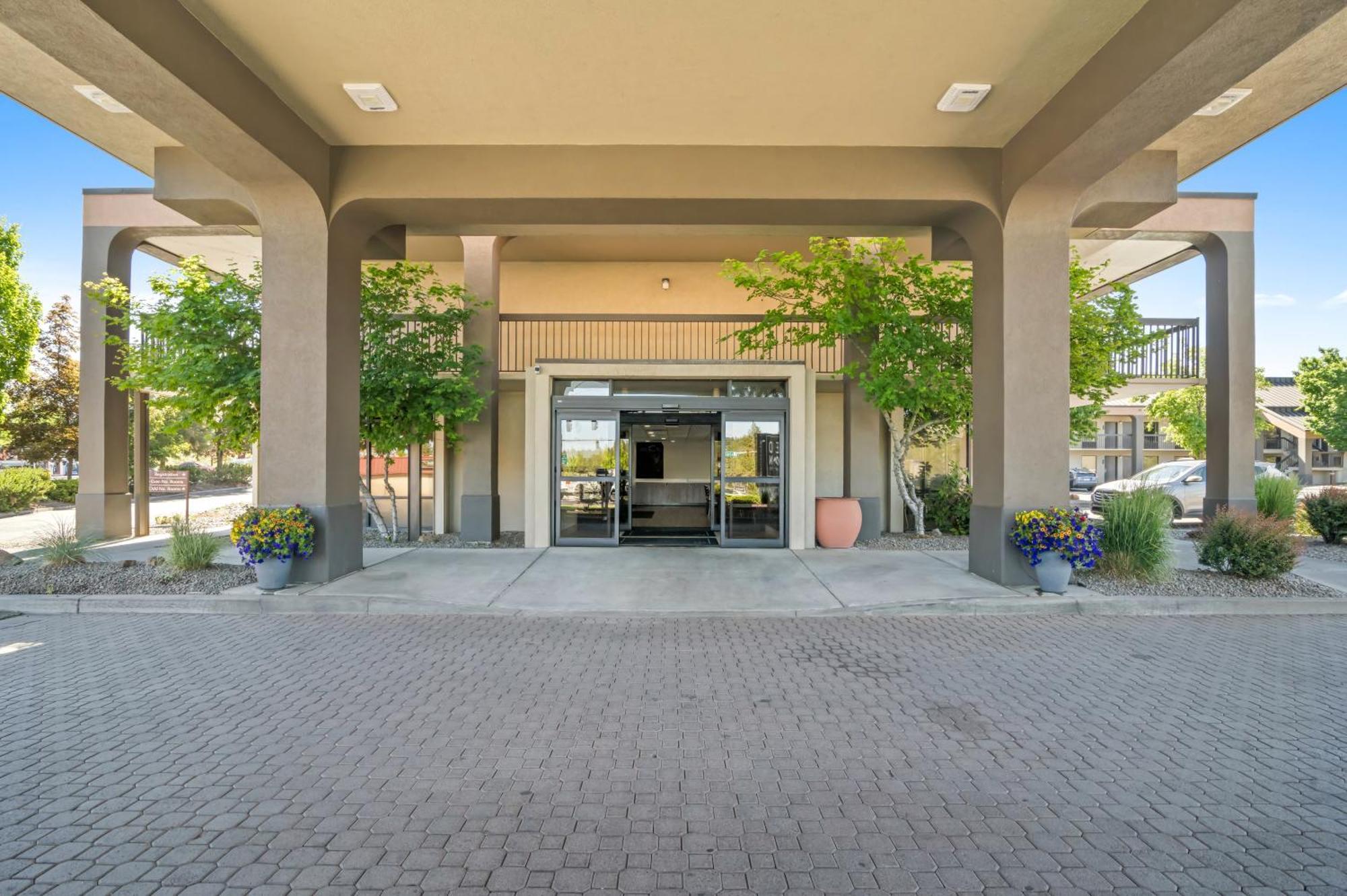 Red Lion Inn & Suites Deschutes River - Bend Dış mekan fotoğraf
