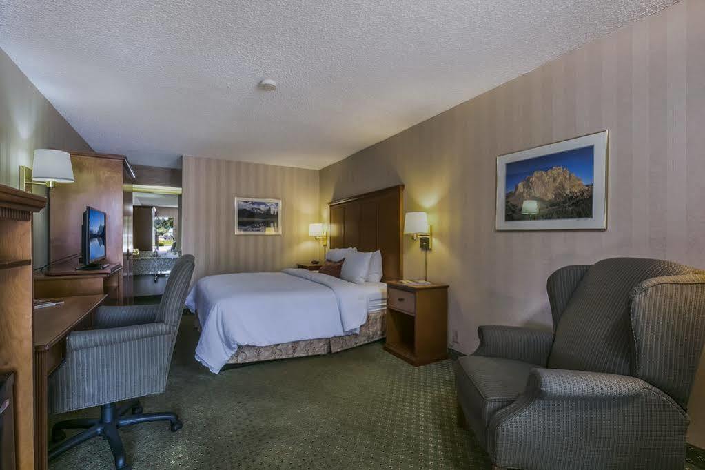 Red Lion Inn & Suites Deschutes River - Bend Dış mekan fotoğraf