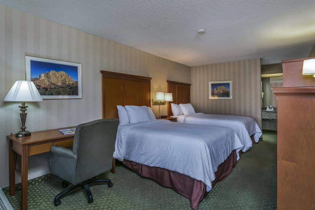 Red Lion Inn & Suites Deschutes River - Bend Dış mekan fotoğraf