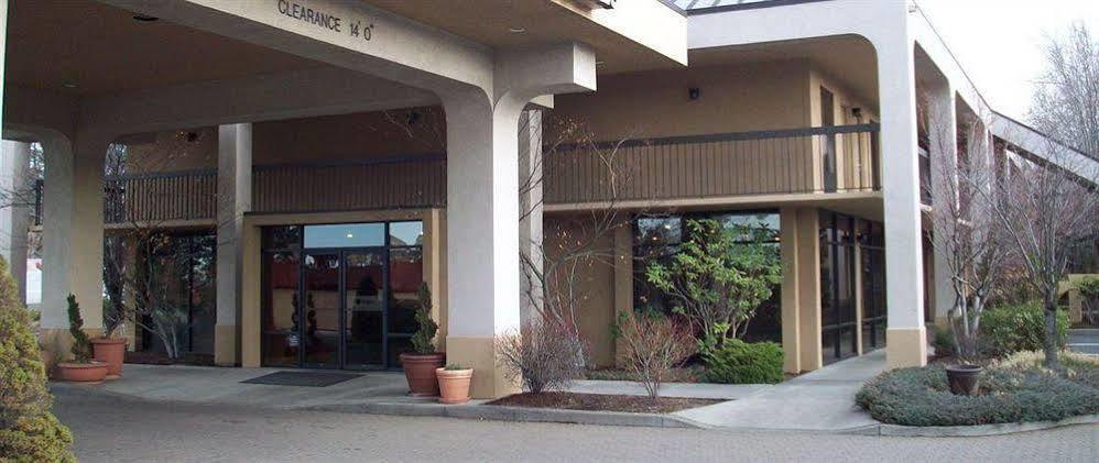 Red Lion Inn & Suites Deschutes River - Bend Dış mekan fotoğraf