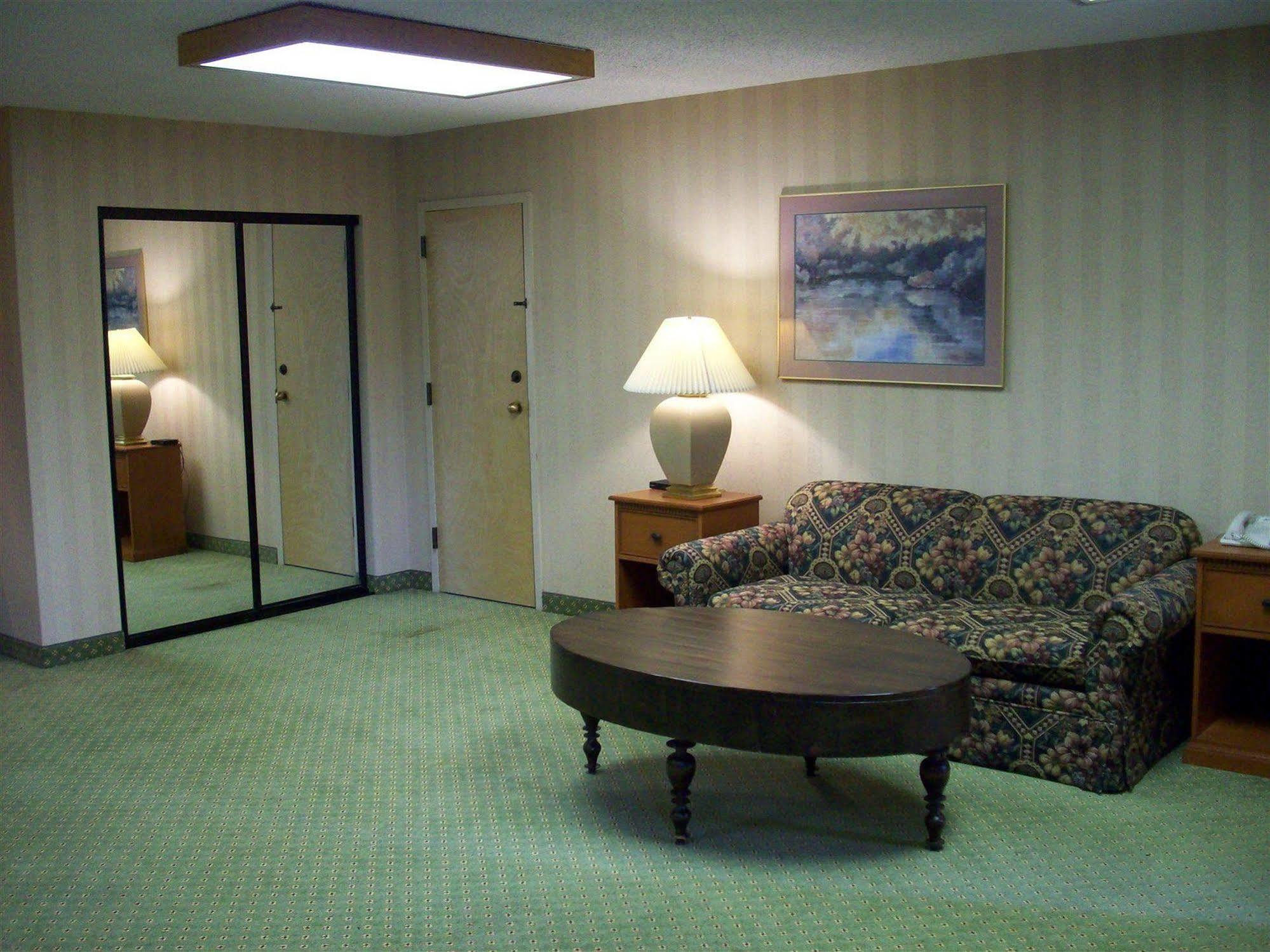 Red Lion Inn & Suites Deschutes River - Bend Dış mekan fotoğraf